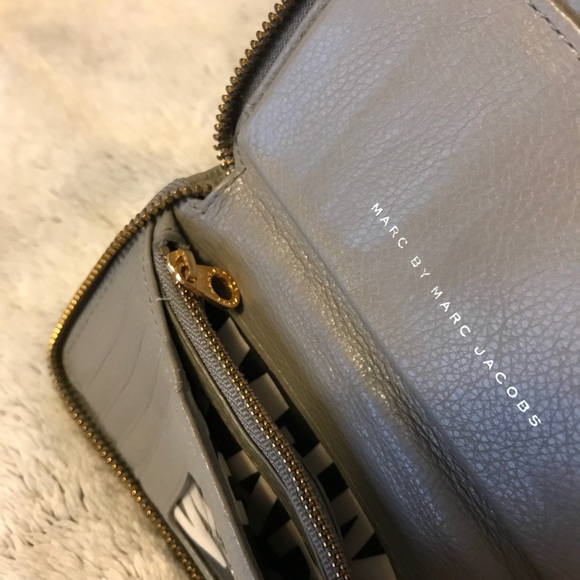 Marc by Marc Jacobs Grey Leather Wristlet - Picture 5 of 8